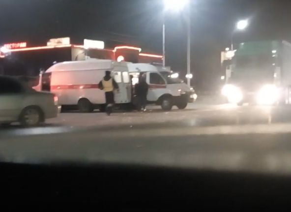 Опубликовано видео с места опрокидывания маршрутки на улице Циолковского