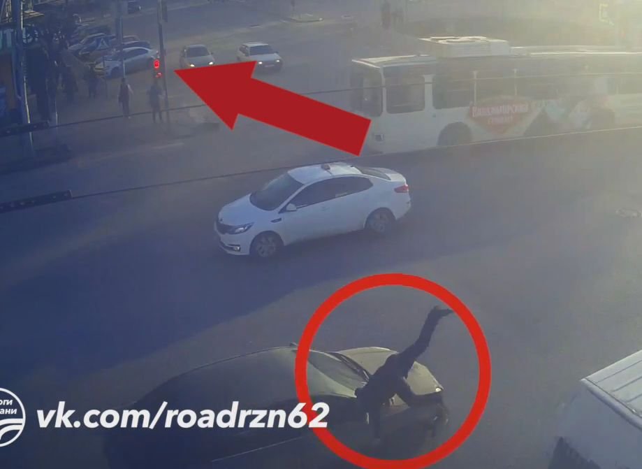 Наезд на пешехода в центре Рязани попал на видео