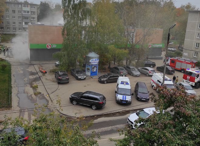 В Рязани горит супермаркет «Пятерочка»
