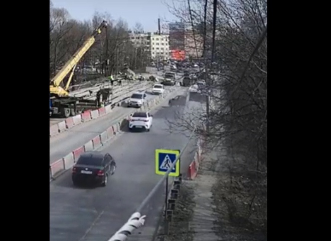 Момент массового ДТП на мосту через Трубеж в Рязани попал на видео