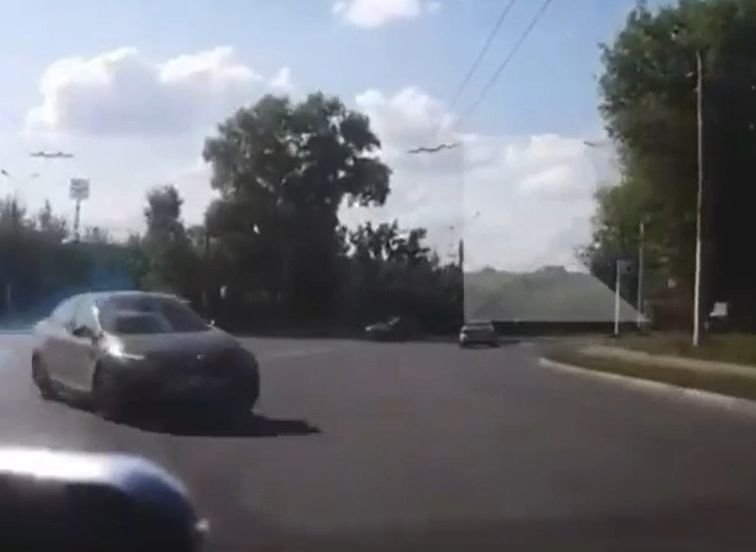 Столкновение трех автомобилей на улице Спортивной попало на видео