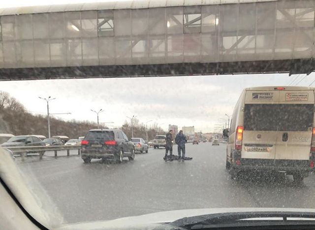 Полиция: «сбитый» на Московском шоссе мужчина упал с пешеходного моста