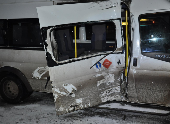 В ДТП с грузовиком и маршруткой под Скопином пострадала 19-летняя девушка
