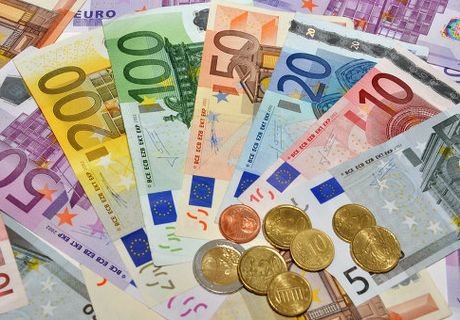 Курс евро упал до 74,34 рубля