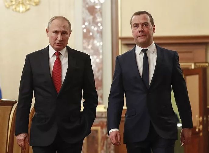 Бывших президентов РФ планируют сделать пожизненными сенаторами