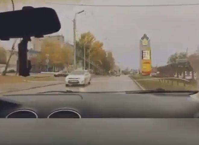 Полиция отреагировала на езду «мажора» по встречке на улице Зубковой