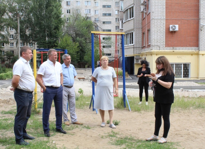 Депутат областной думы проконтролировала ремонт дворовых территорий
