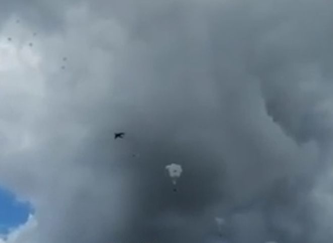 В сети появилось видео крушения боевой техники во время учений десантников