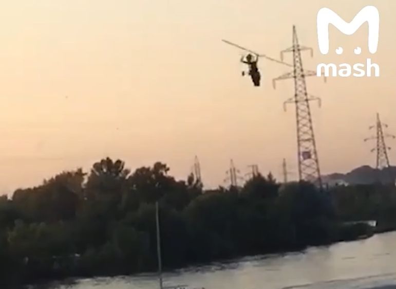 В Подмосковье вертолет рухнул в реку Клязьму (видео)