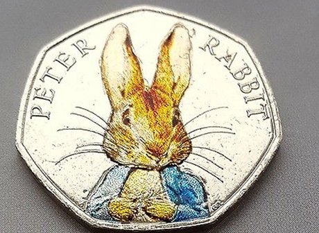 ﻿В Великобритании бездомному бросили монету, стоимостью 12 тысяч долларов