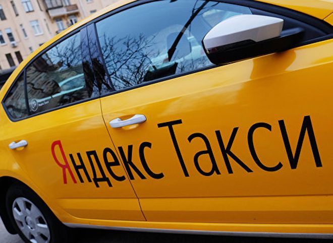 «Яндекс.Такси» встроил переводчик в чат между водителем и пассажиром