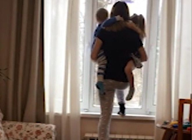 Блогер Диденко пригрозила «выйти в окно» вместе с детьми из-за травли в соцсети