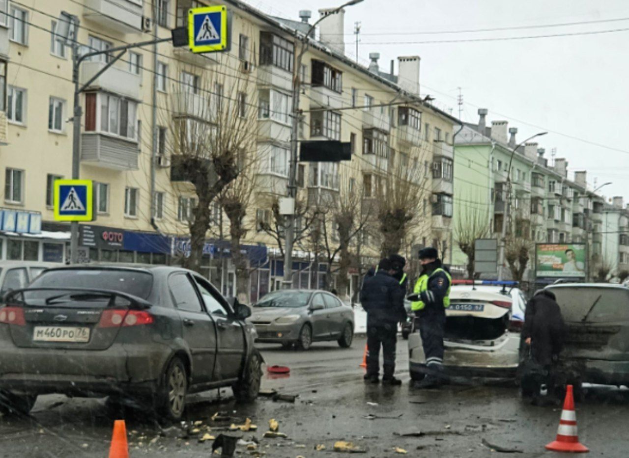 В аварии на Циолковского поучаствовала машина ДПС | 09.03.2024 | Рязань -  БезФормата