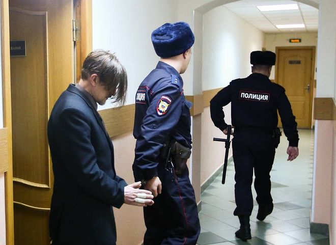 Суд арестовал жителя Гатчины, подозреваемого в изнасиловании дочери