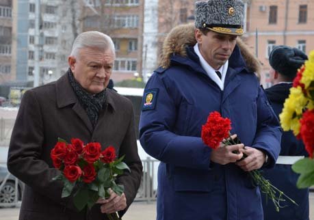 Ковалев возложил цветы к Вечному огню на пл. Победы