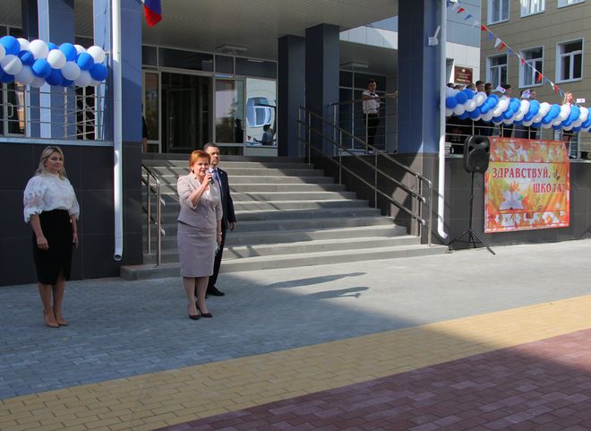 Сорокина посетила церемонию открытия новой школы в Горроще