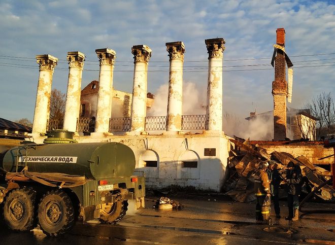 В Касимове сгорел памятник истории 19 века
