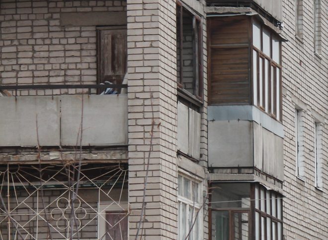 В минздраве сообщили о состоянии малышей, застрявших на балконе рязанской пятиэтажки