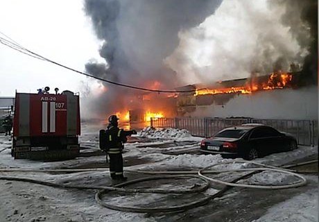 В Москве горит автосалон Major (видео)