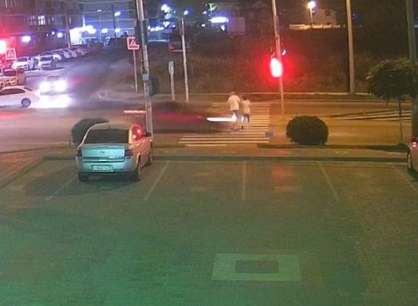 В Краснодаре машина сбила насмерть державшихся за руки мужчину и женщину (видео)