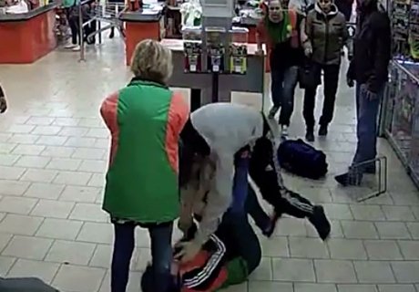 Продавщицы-«дзюдоистки» из  Екатеринбурга задержали вора (видео)