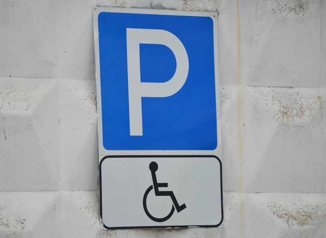 Поправки в Правила дорожного движения изменят условия парковки для инвалидов
