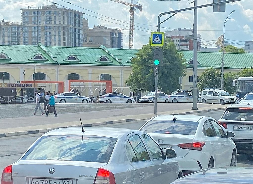 На площади Ленина заметили скопление полиции