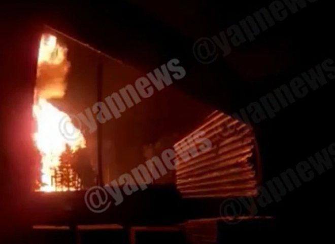 Момент взрыва на нефтебазе в Брянске попал на видео
