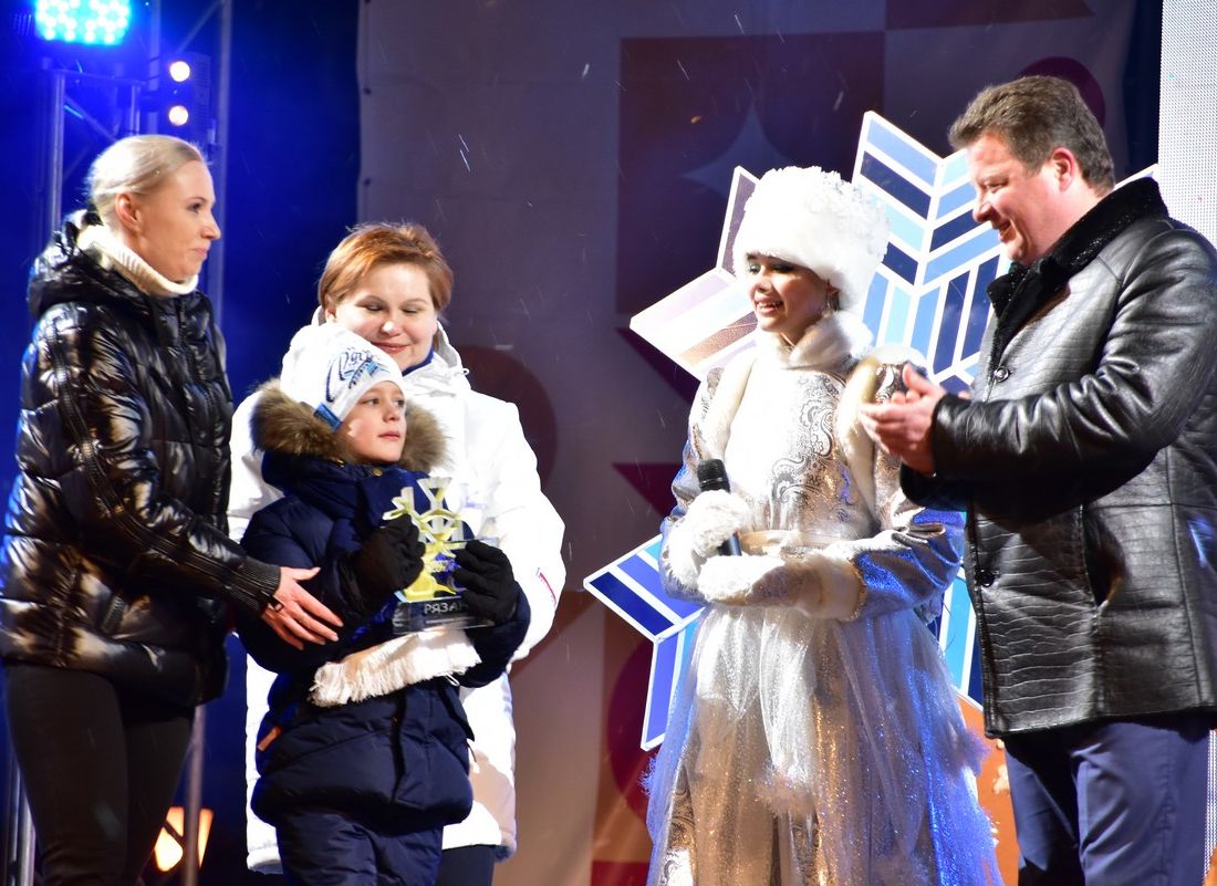 Сын сидящего в СИЗО экс-мэра Рязани передал символ «Новогодней столицы» Калуге
