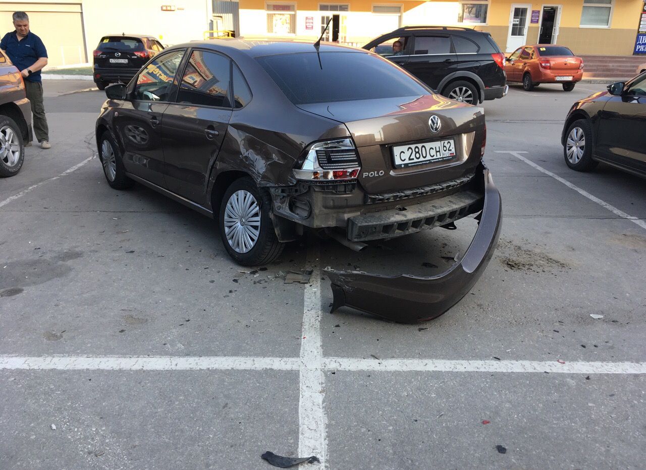 Пьяный водитель устроил массовую аварию на парковке «Барса на Московском»