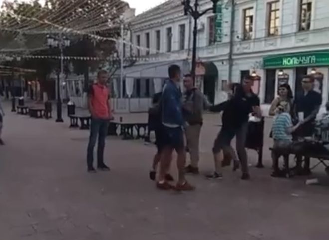 На улице Почтовой произошла драка (видео)
