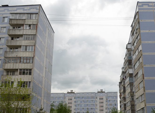 В Недостоеве молодой мужчина погиб, выпав из окна восьмого этажа