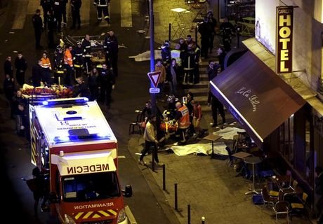 ИГ показало исполнителей терактов в Париже
