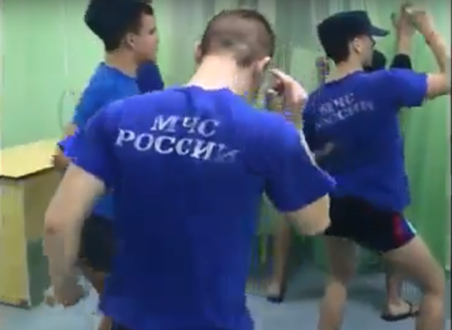 В сети появилась еще одна пародия на танец ульяновских летчиков (видео)