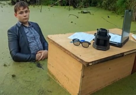 Челябинский школьник сделал фотосессию на болоте (видео)
