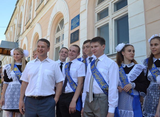 Для сапожковских выпускников прозвенел последний школьный звонок