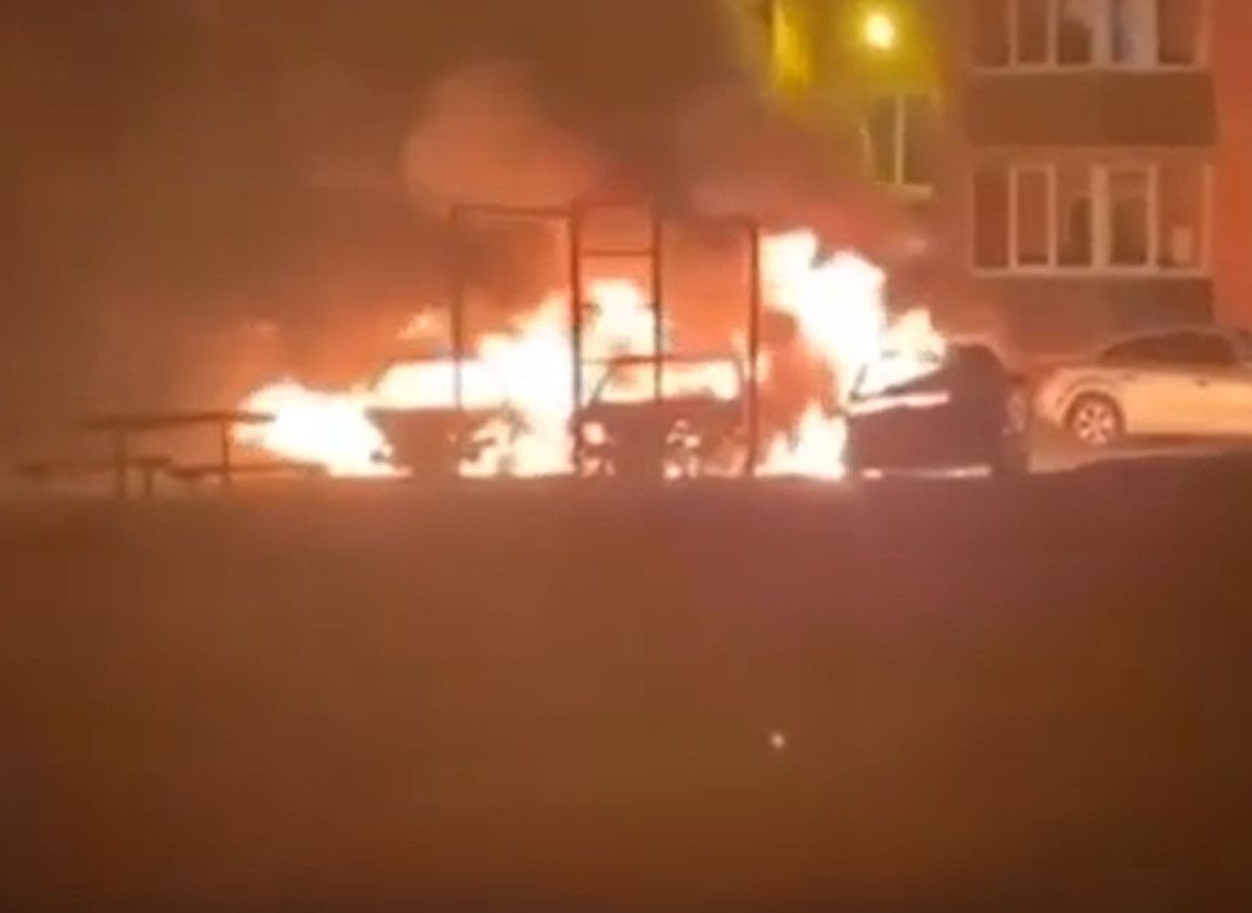 Появилась официальная информация о трех сгоревших автомобилях в Дядькове