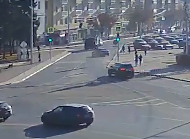 Субботнее ДТП на площади Ленина попало на видео