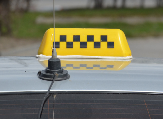 В Рязани пассажиры ограбили водителя такси