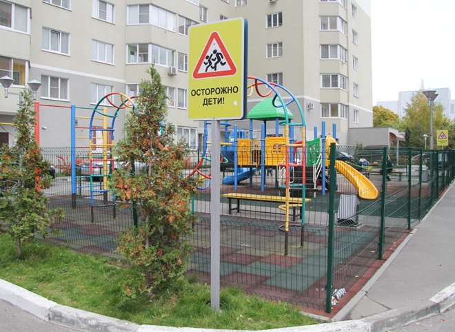 УК «Зеленый сад – Мой дом» сделала детские площадки более безопасными