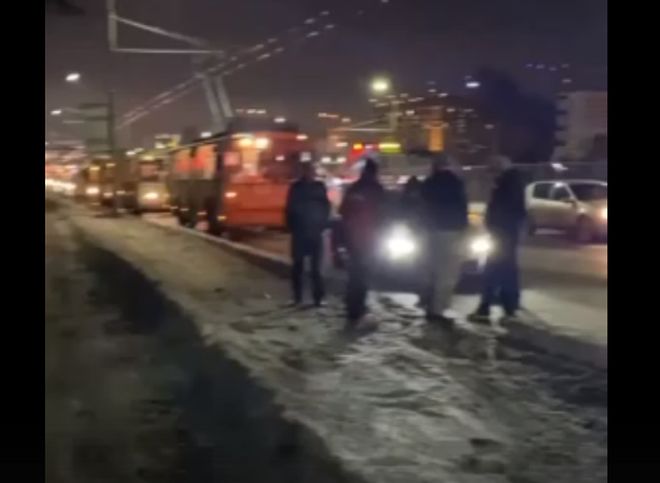 Опубликовано видео с места массовой аварии на Московском шоссе