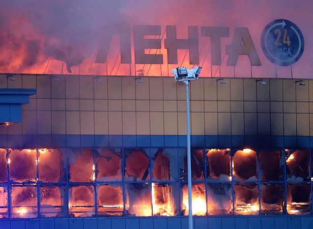 Названа возможная причина пожара в гипермаркете «Лента» в Петербурге