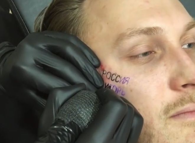 T-killah сделал тату на лице после победы сборной России над Испанией (видео)
