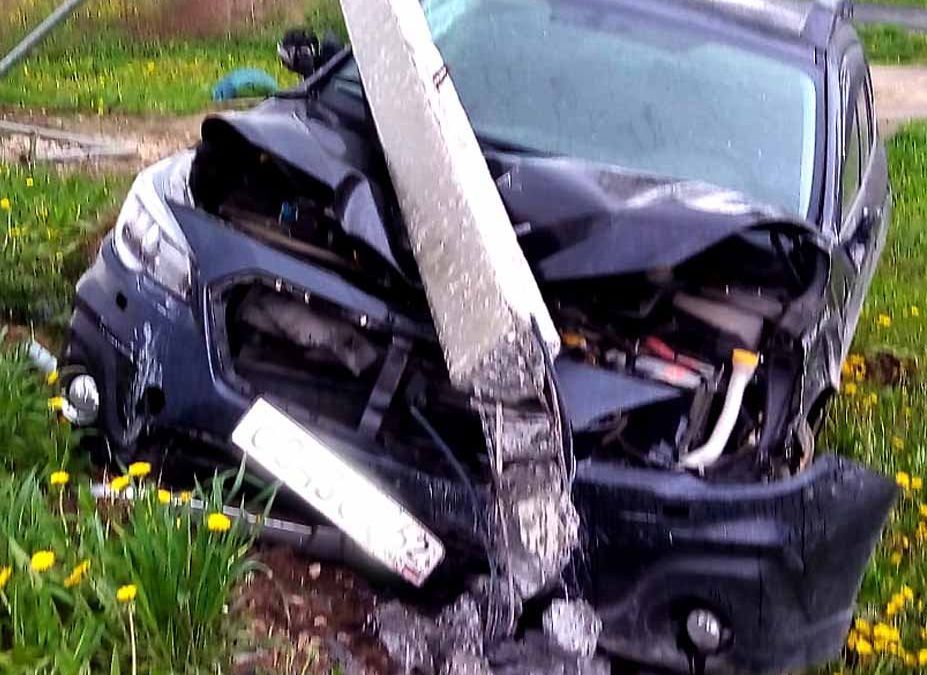 В Пронске утомленный водитель Subaru обрушил столб