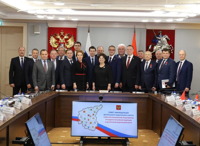 Фомин принял участие в заседании Совета при полномочном представителе Президента РФ