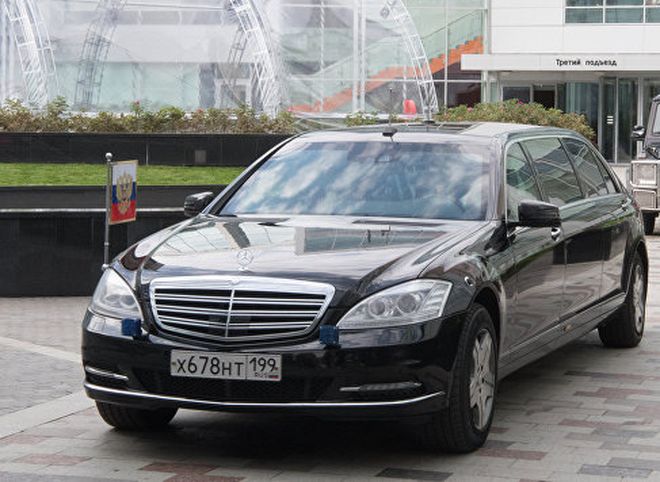 В ФСО опровергли информацию, что автомобиль Путина выставили на продажу