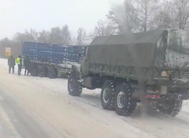 На трассе М5 в Рыбновском районе произошло ДТП с участием военного грузовика