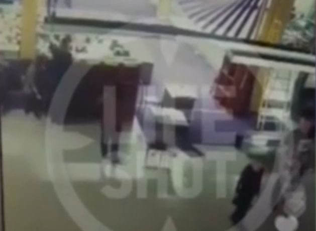 Опубликован вырезанный из видео фрагмент с началом пожара в кемеровском ТЦ
