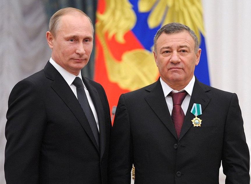 Владимир Путин присвоил своему другу Аркадию Ротенбергу звание Героя труда