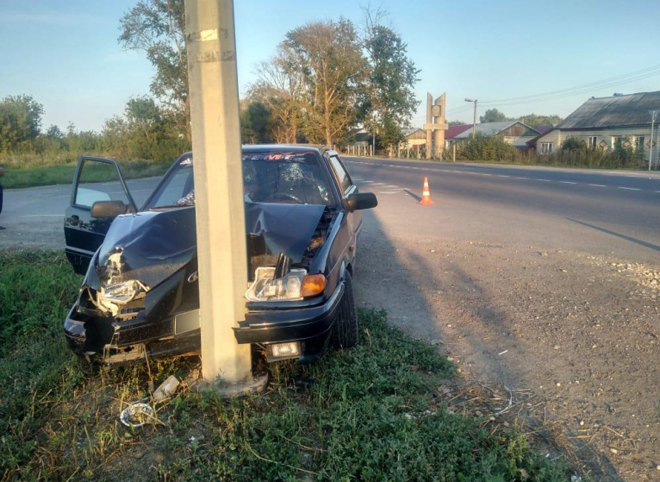 В Шацком районе пьяный водитель на «пятнадцатой» врезался в столб